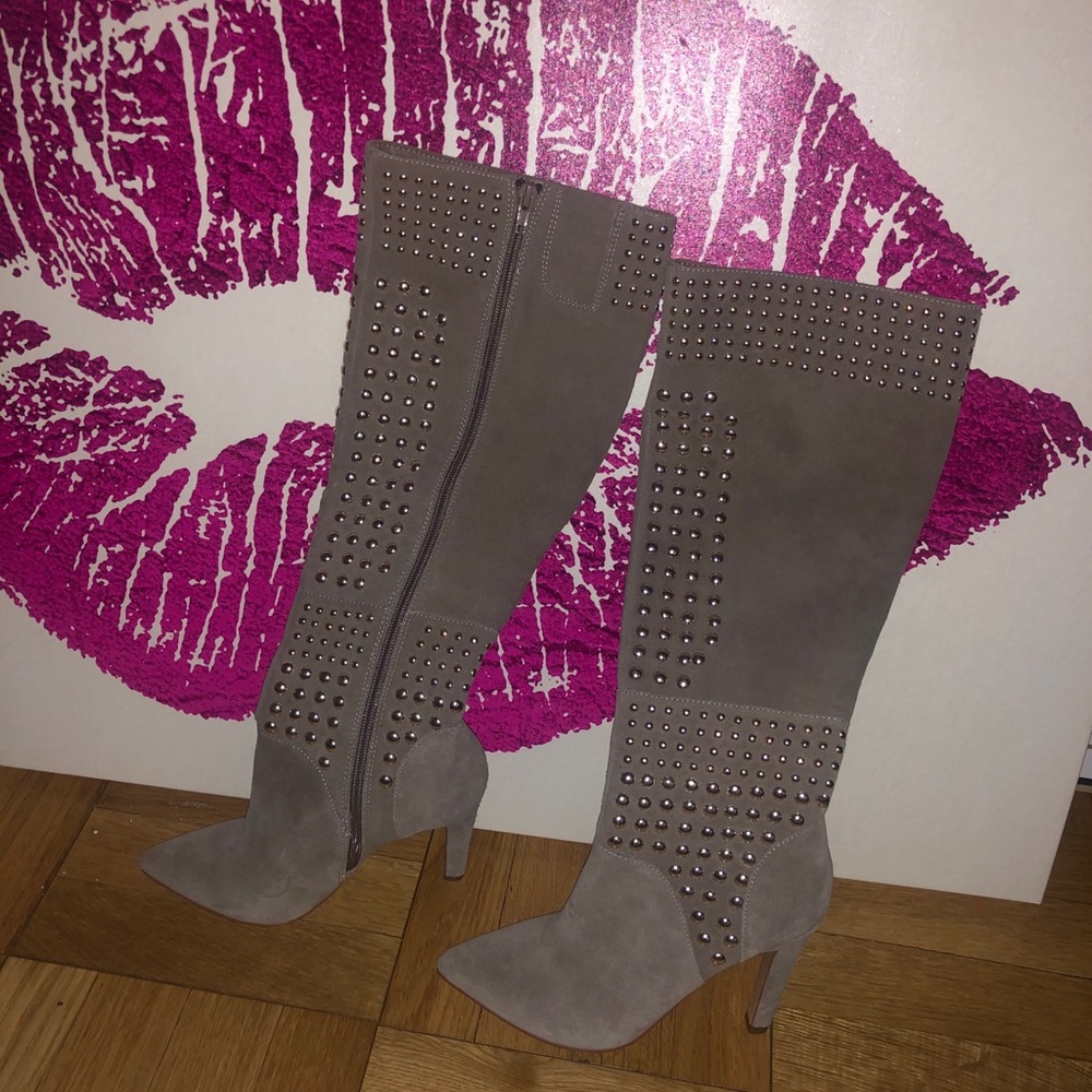 new never worn Beautiful taupe suede Fergie boots